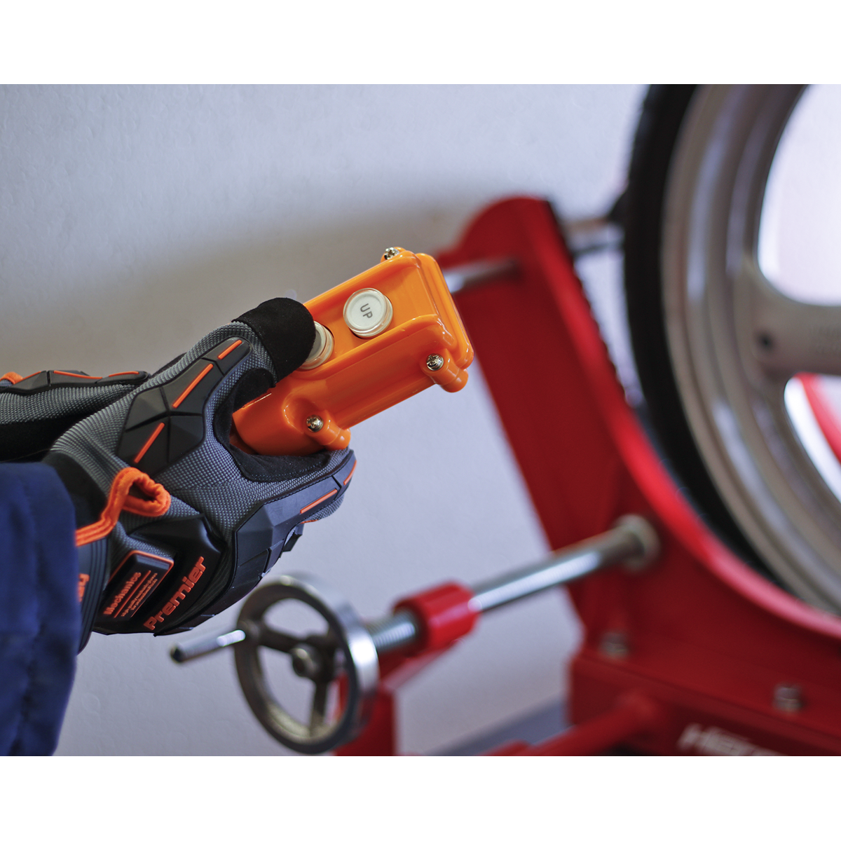 Heavy-Duty Electro/Hydraulic Motorcycle Lift 680kg Capacity
