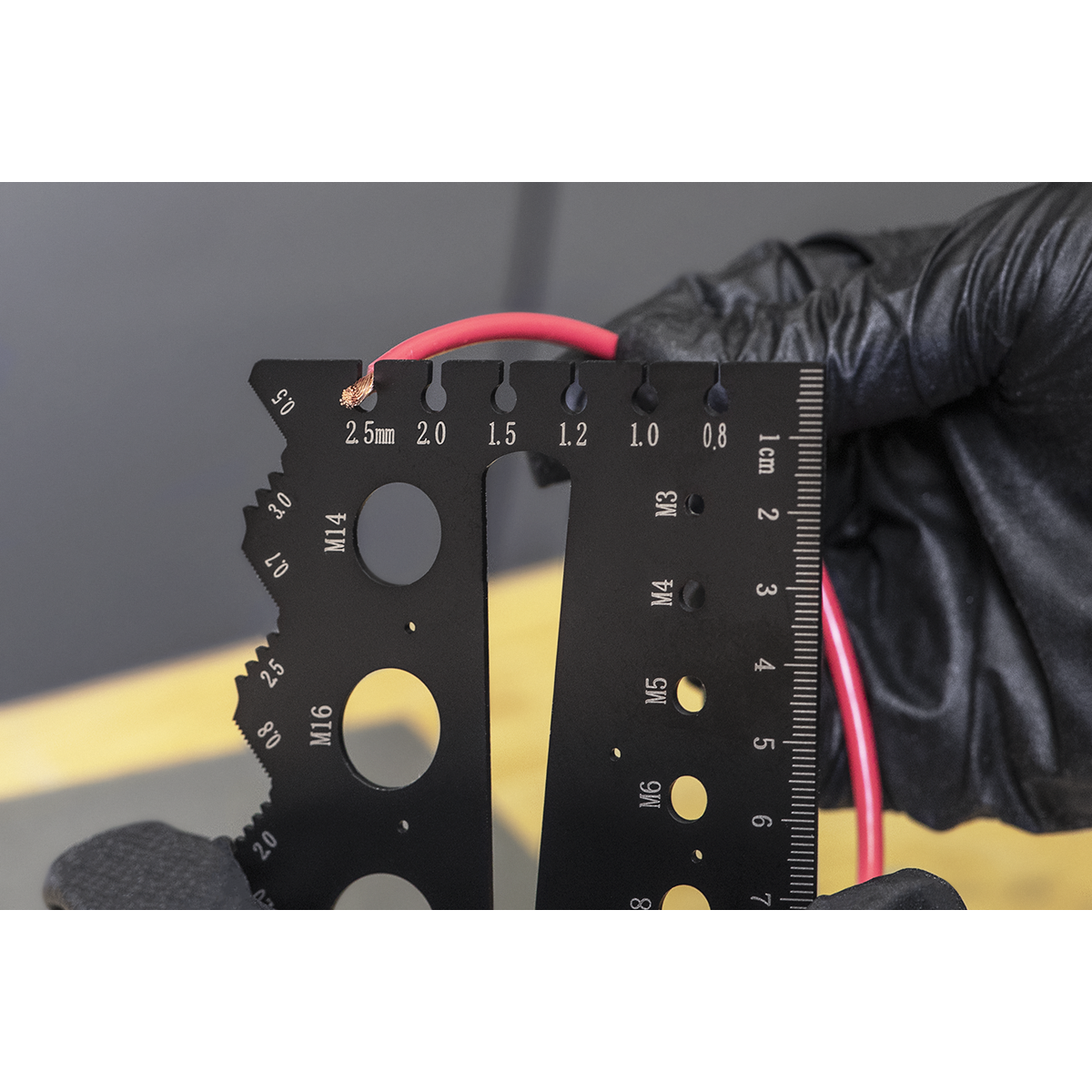 Metric Multi-Gauge