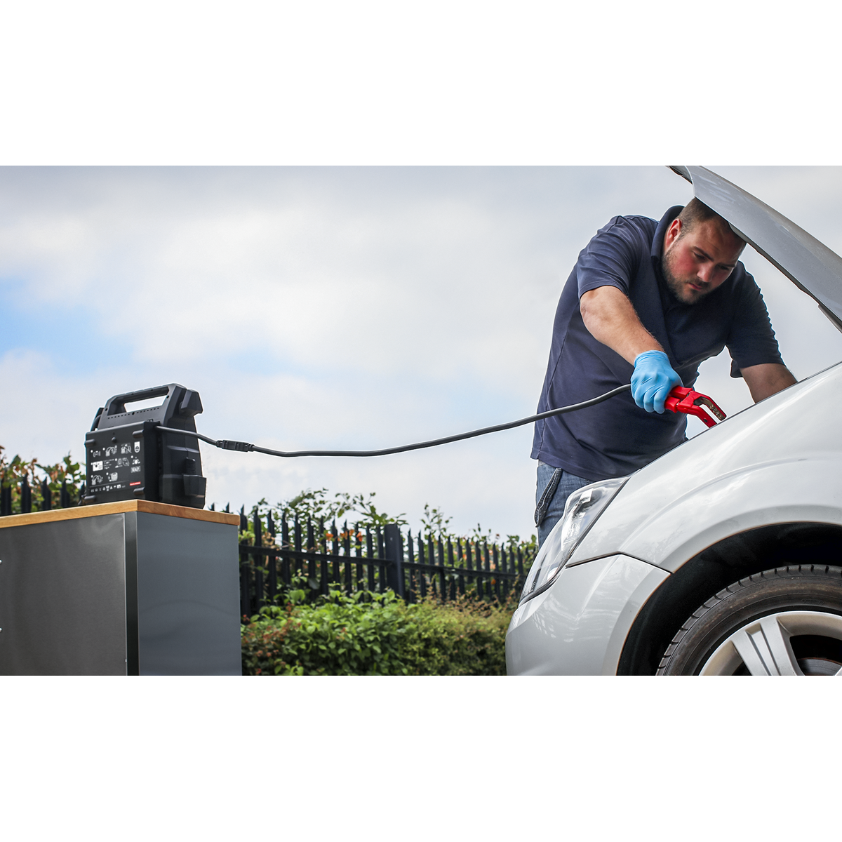12/24V RoadStart® Emergency Jump Starter 4600 Peak Amps - DEKRA Approved