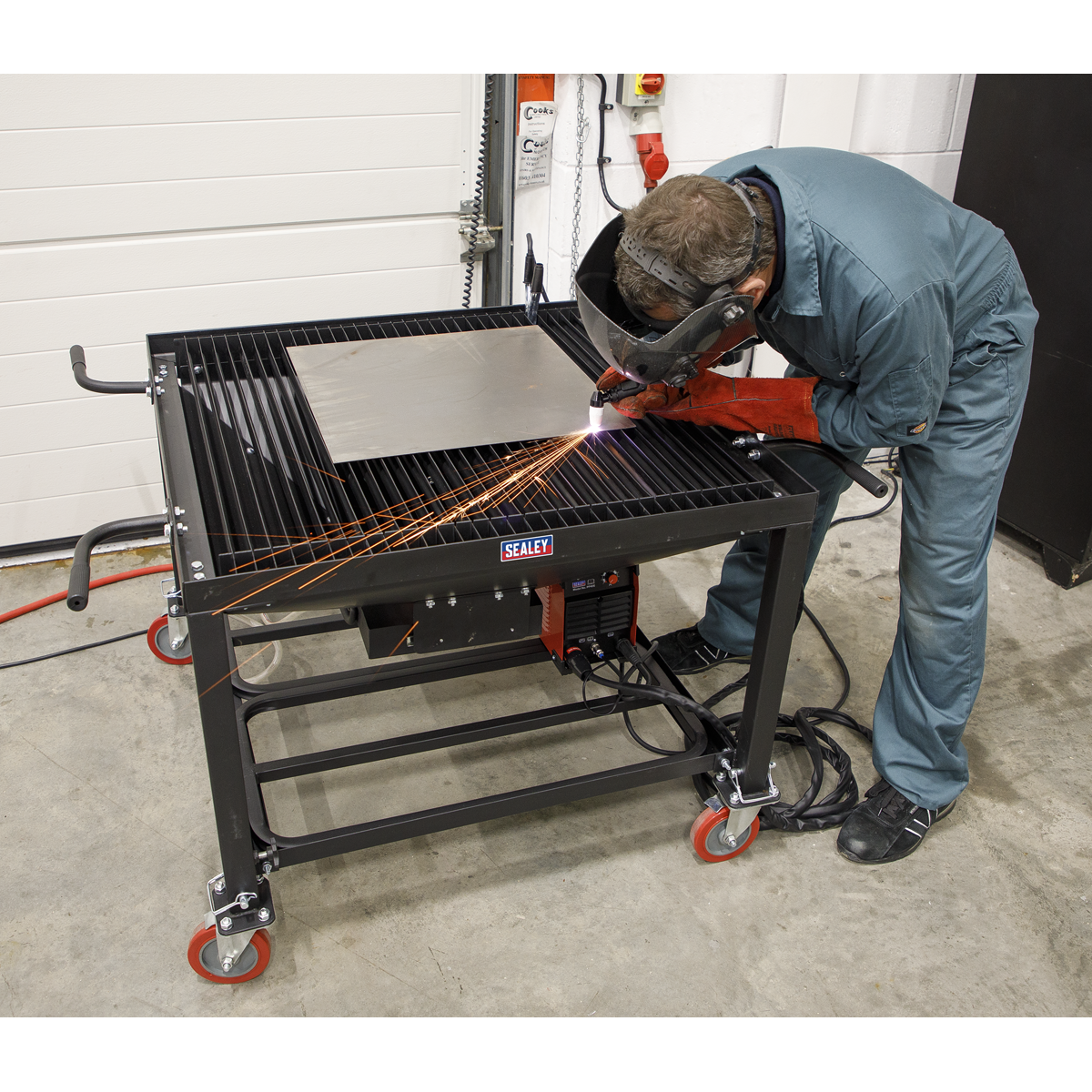 Adjustable Height Plasma Cutting Table/Workbench with Castor Wheels