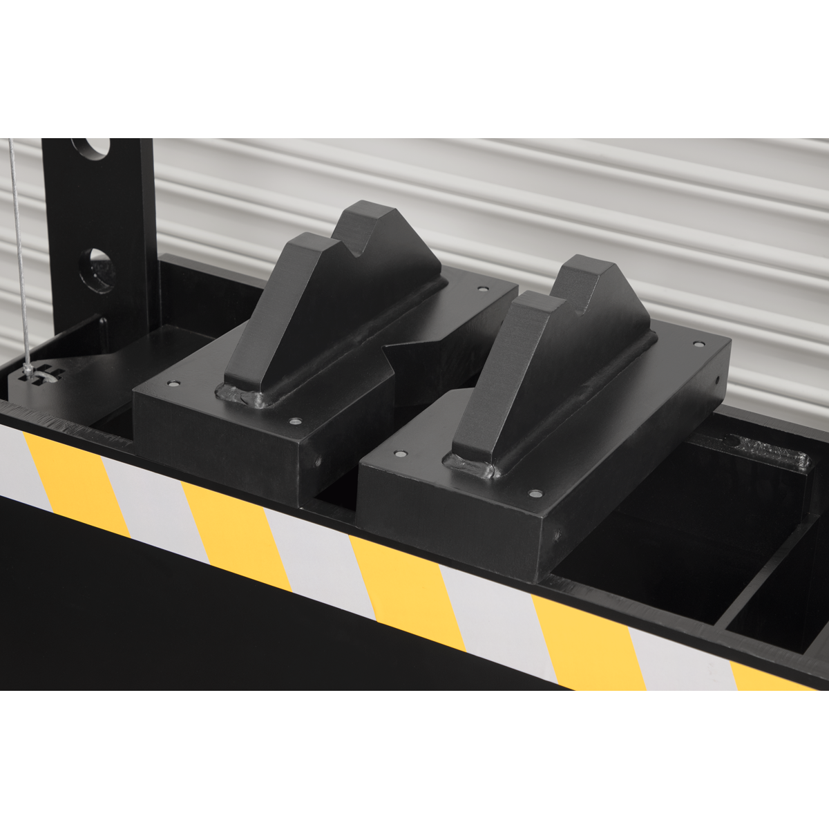 Viking Floor Type Air/Hydraulic Press with Sliding Ram & Foot Pedal 100 Tonne