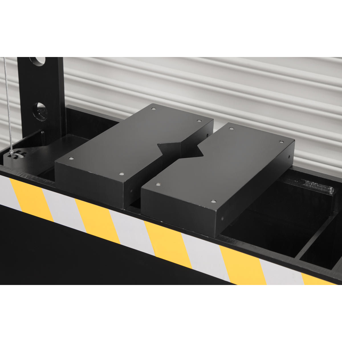 Viking Floor Type Air/Hydraulic Press with Sliding Ram & Foot Pedal 100 Tonne