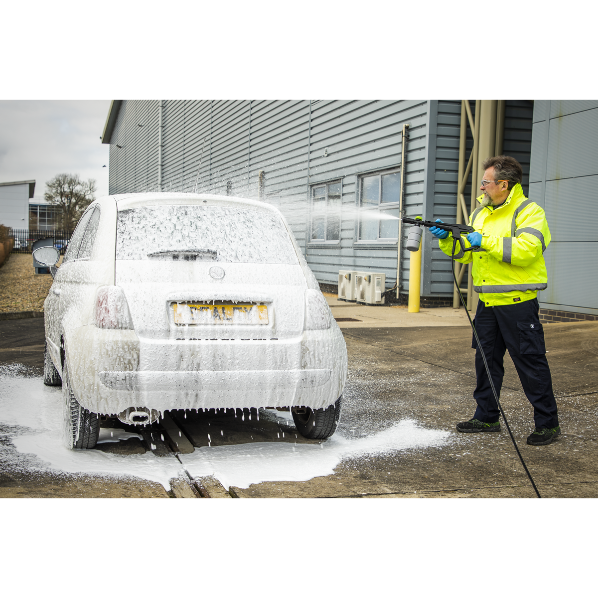 Pressure Washer with Snow Foam 100bar 390L/hr