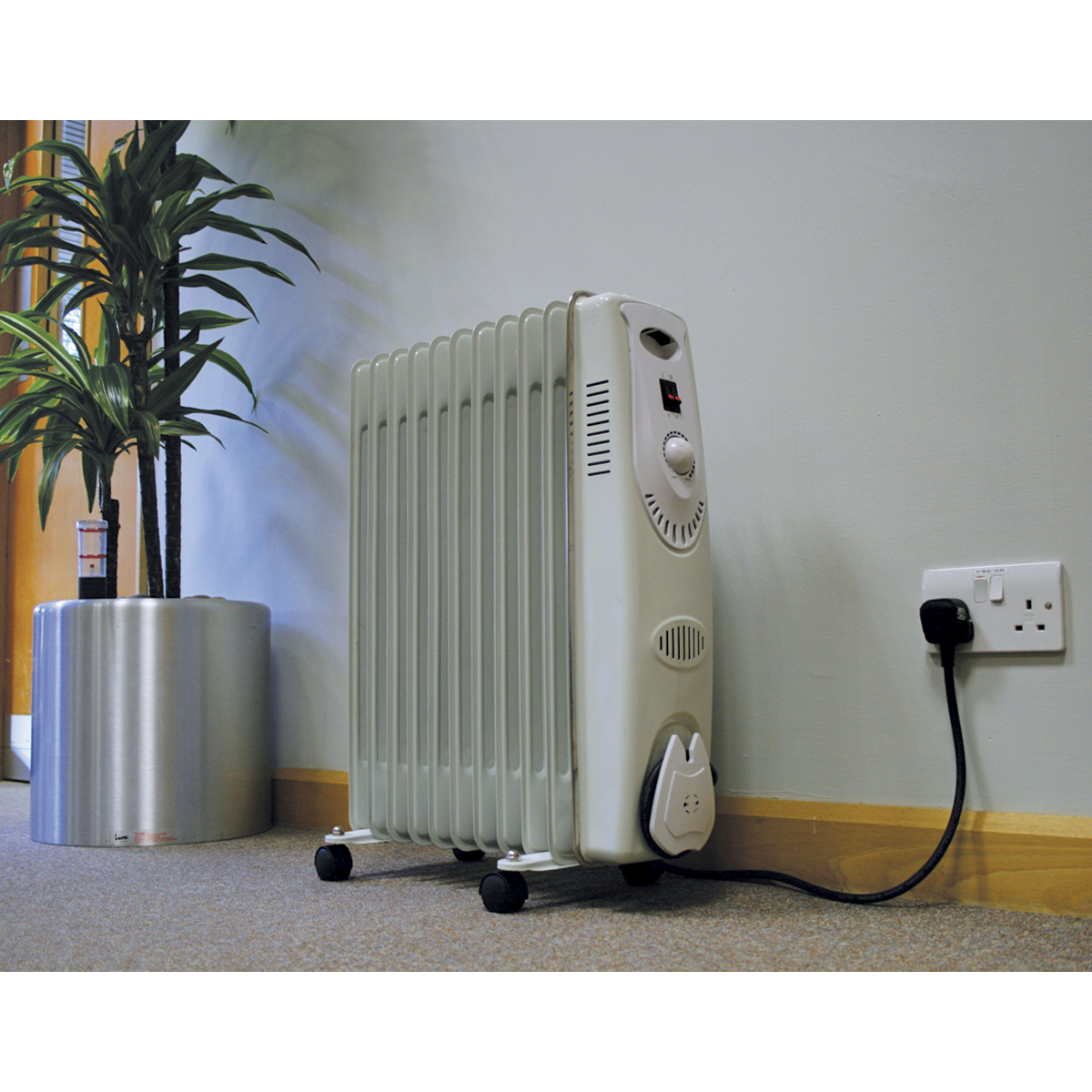 11-Element Oil-Filled Radiator 2500W/230V