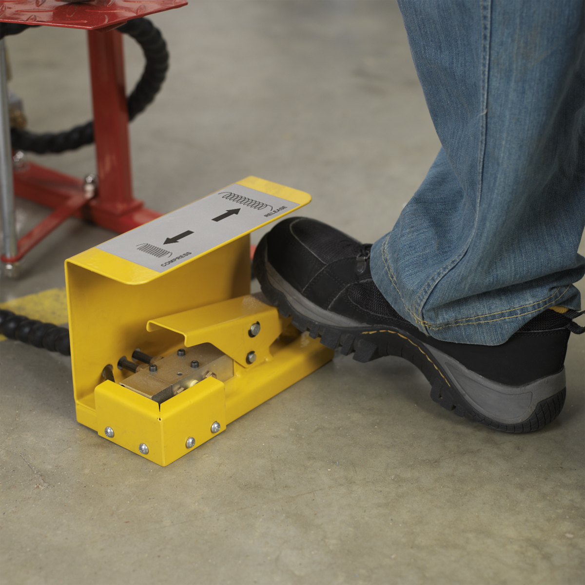 Air Operated Coil Spring Compressor