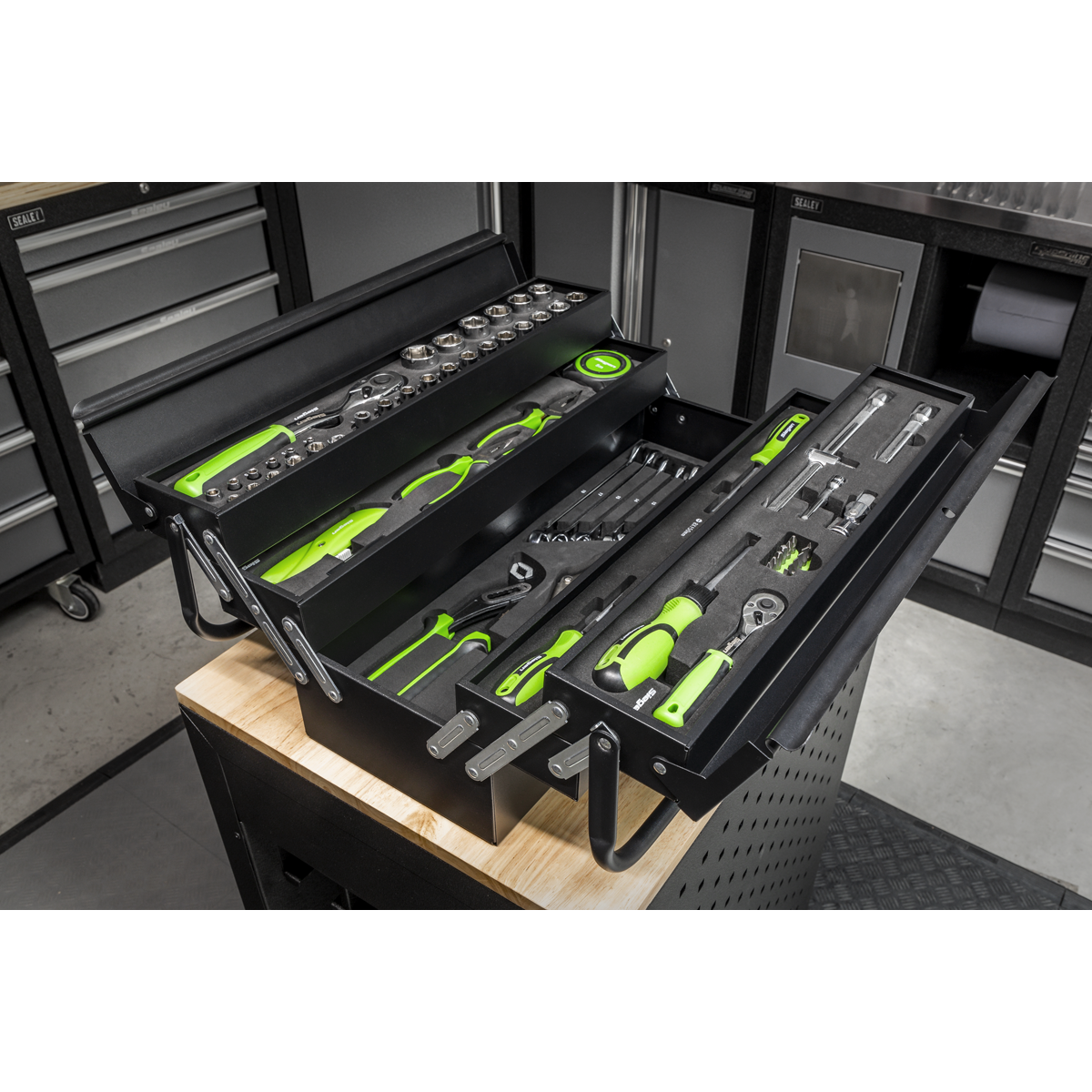 Siegen Cantilever Toolbox with Tool Kit 86pc