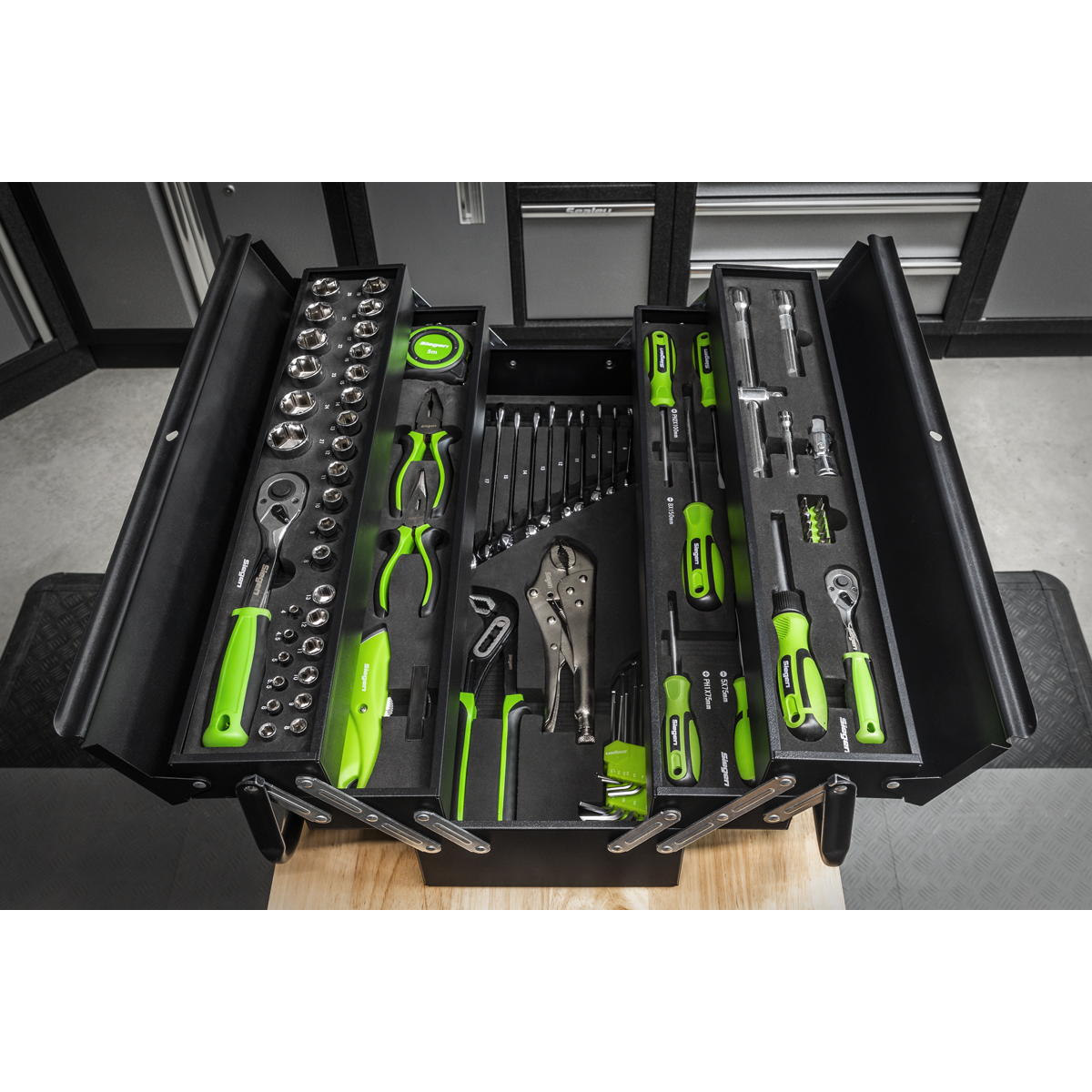 Siegen Cantilever Toolbox with Tool Kit 86pc