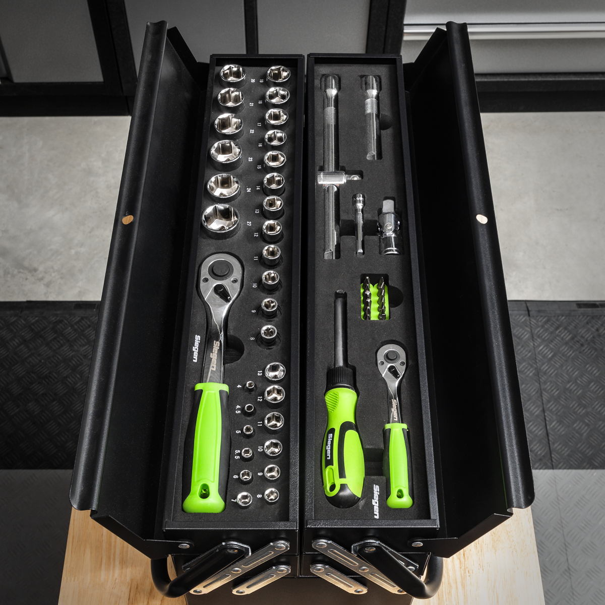 Siegen Cantilever Toolbox with Tool Kit 86pc