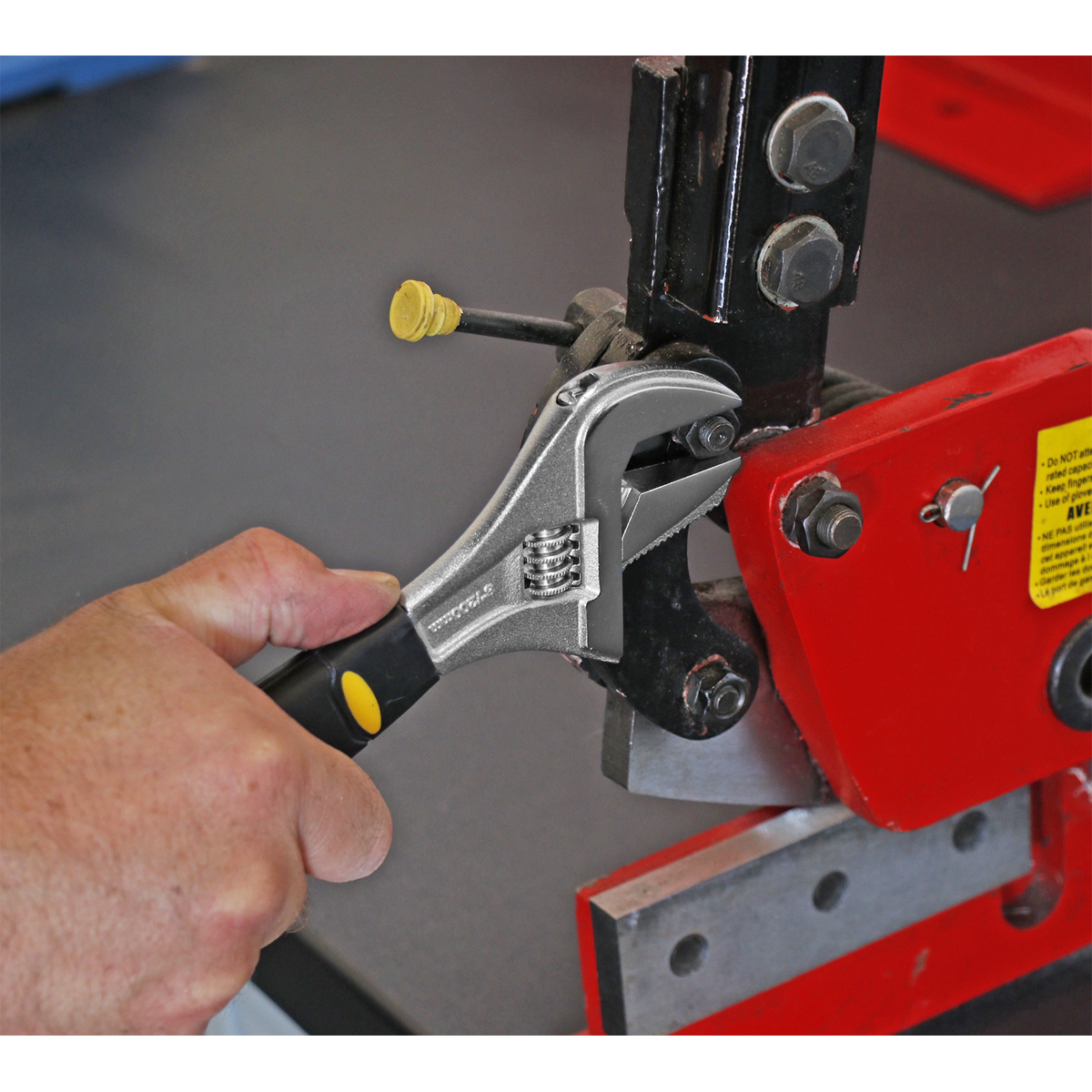 Siegen Adjustable Wrench with Extra-Wide Jaw Capacity 200mm