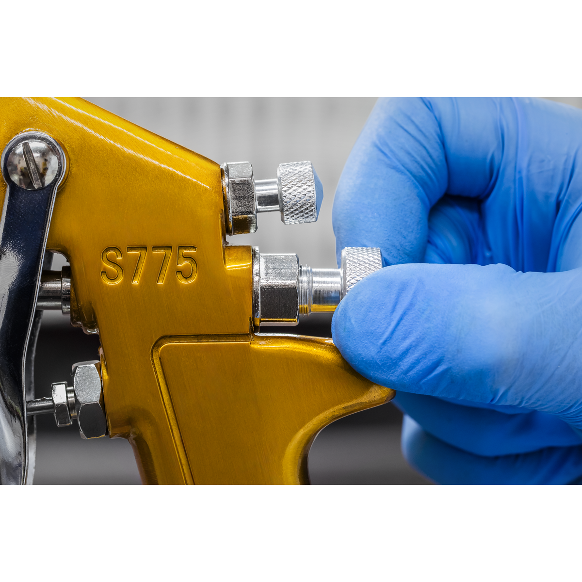 Siegen Suction Feed Spray Gun 1.7mm Set-Up