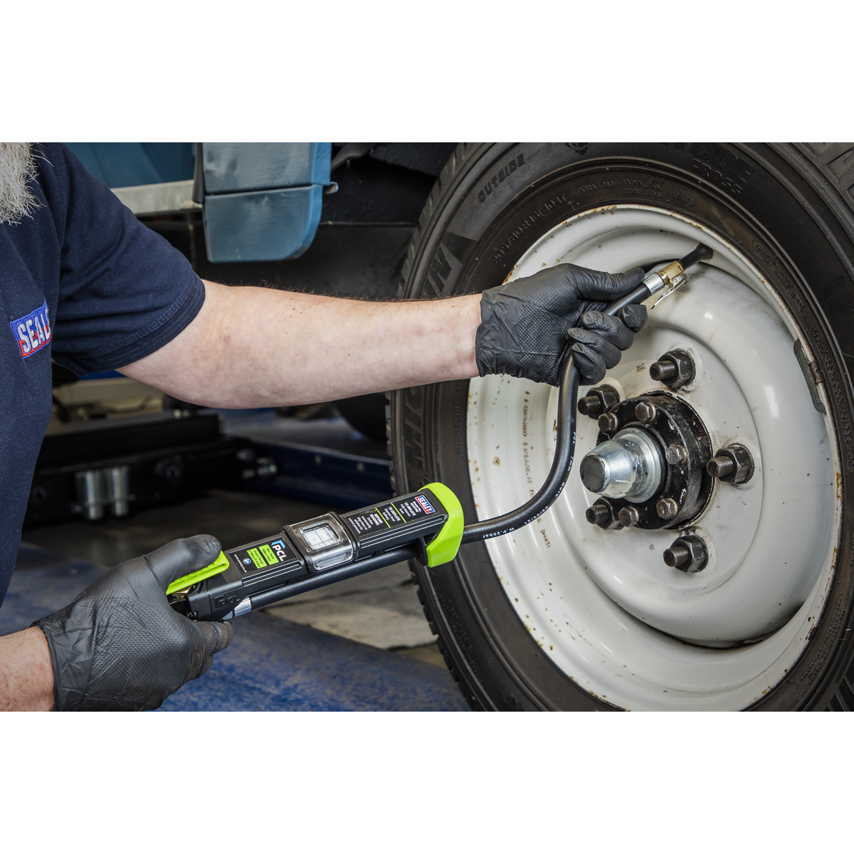 PCL Airlite Eco Tyre Inflator with Clip-On Connector