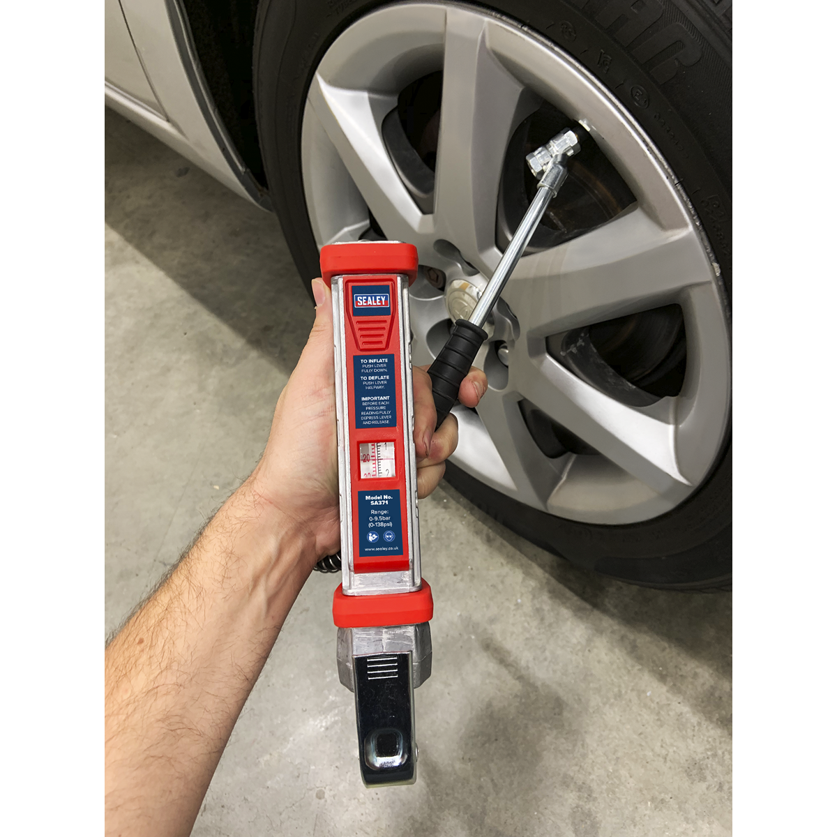 Tyre Inflator with 0.5m Hose & Twin Push-On Connector