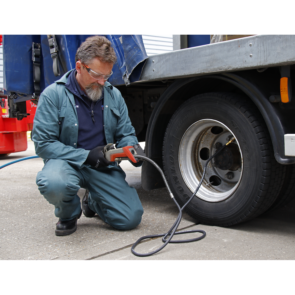 Digital Tyre Inflator with 2.7m Hose & Clip-On Connector