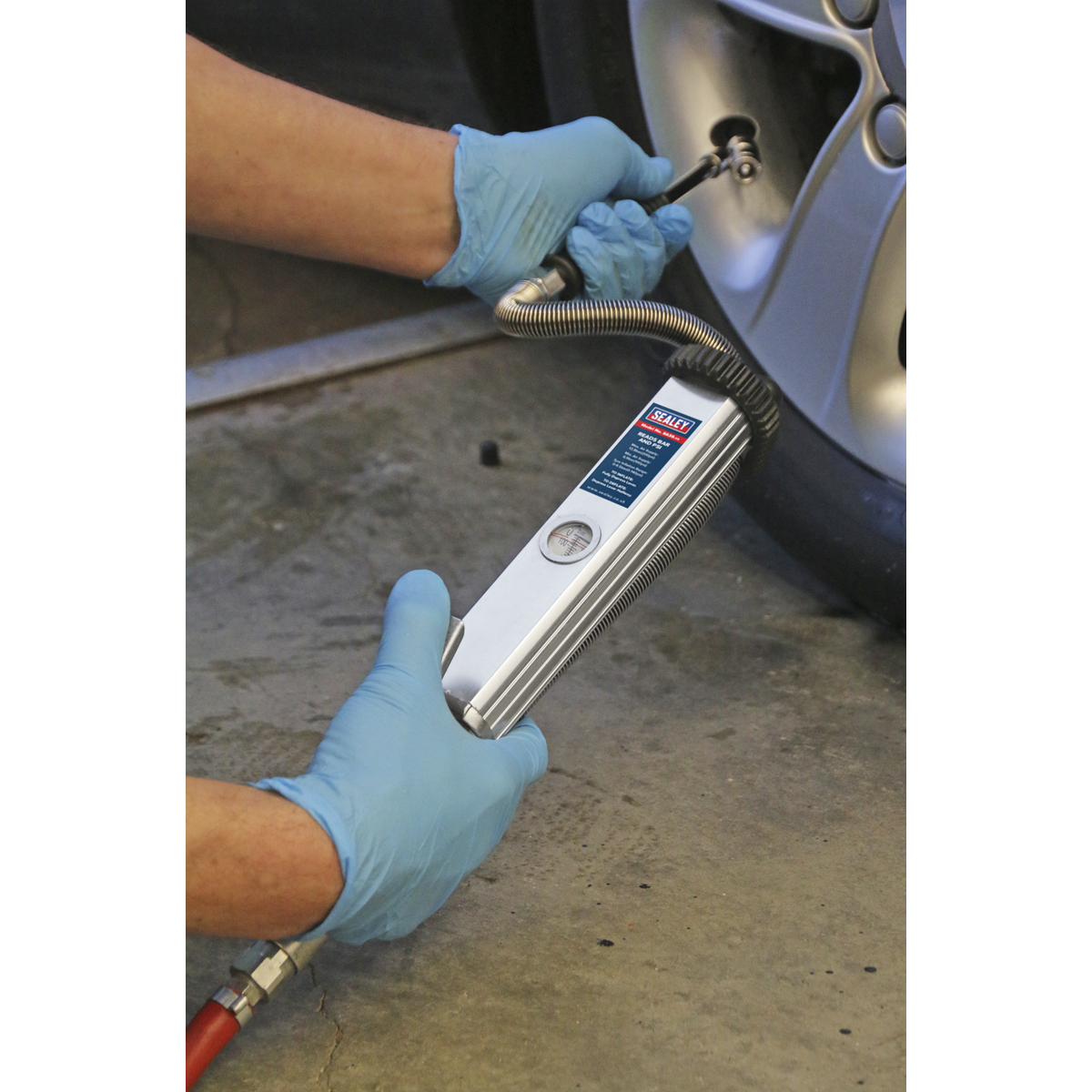 Long Type Tyre Inflator with Twin Push-On Connector