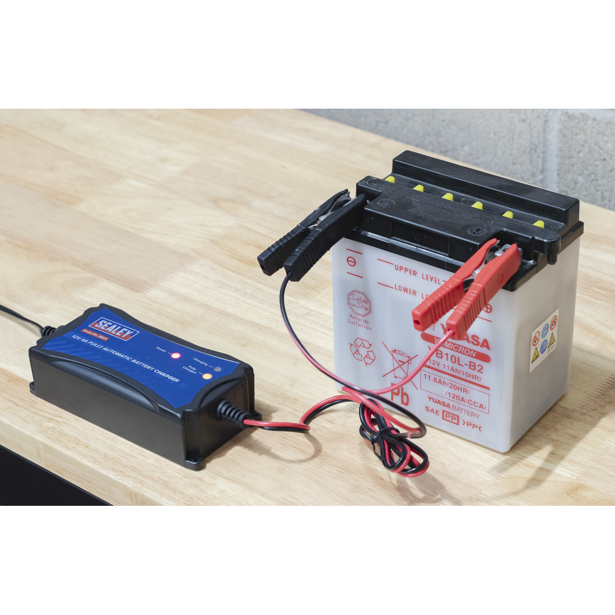 12V Fully Automatic Battery Maintainer/Charger 4A