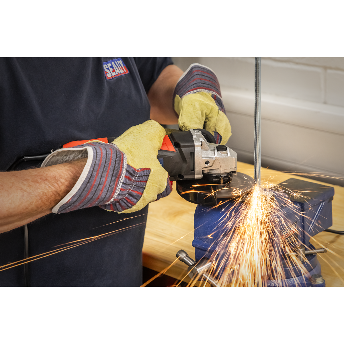 115mm Angle Grinder 750W/230V