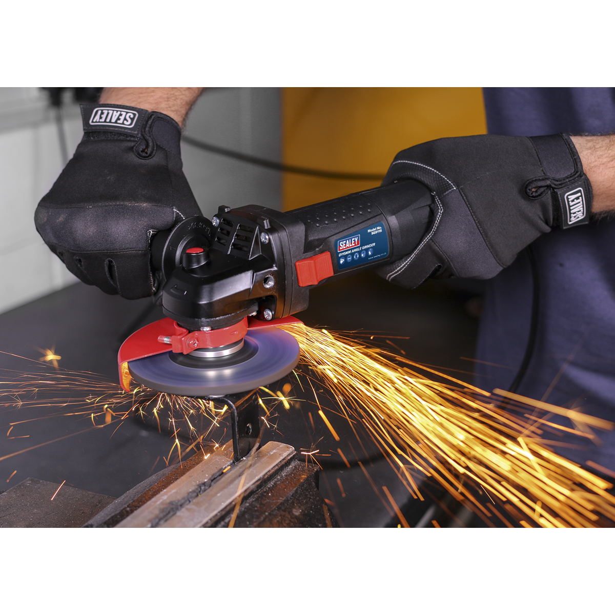 115mm Angle Grinder Slim Body 750W/230V