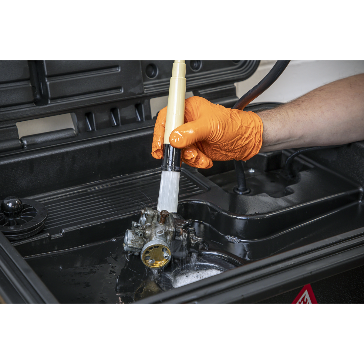 Mobile Parts Cleaning Tank with Brush 16L