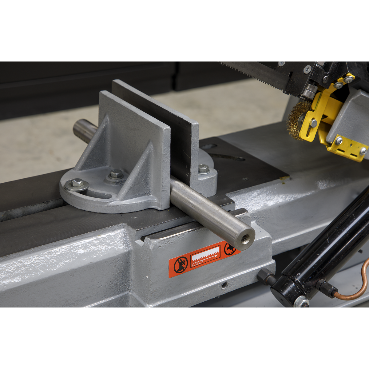 Horizontal Bandsaw with Hydraulic Arm 300mm