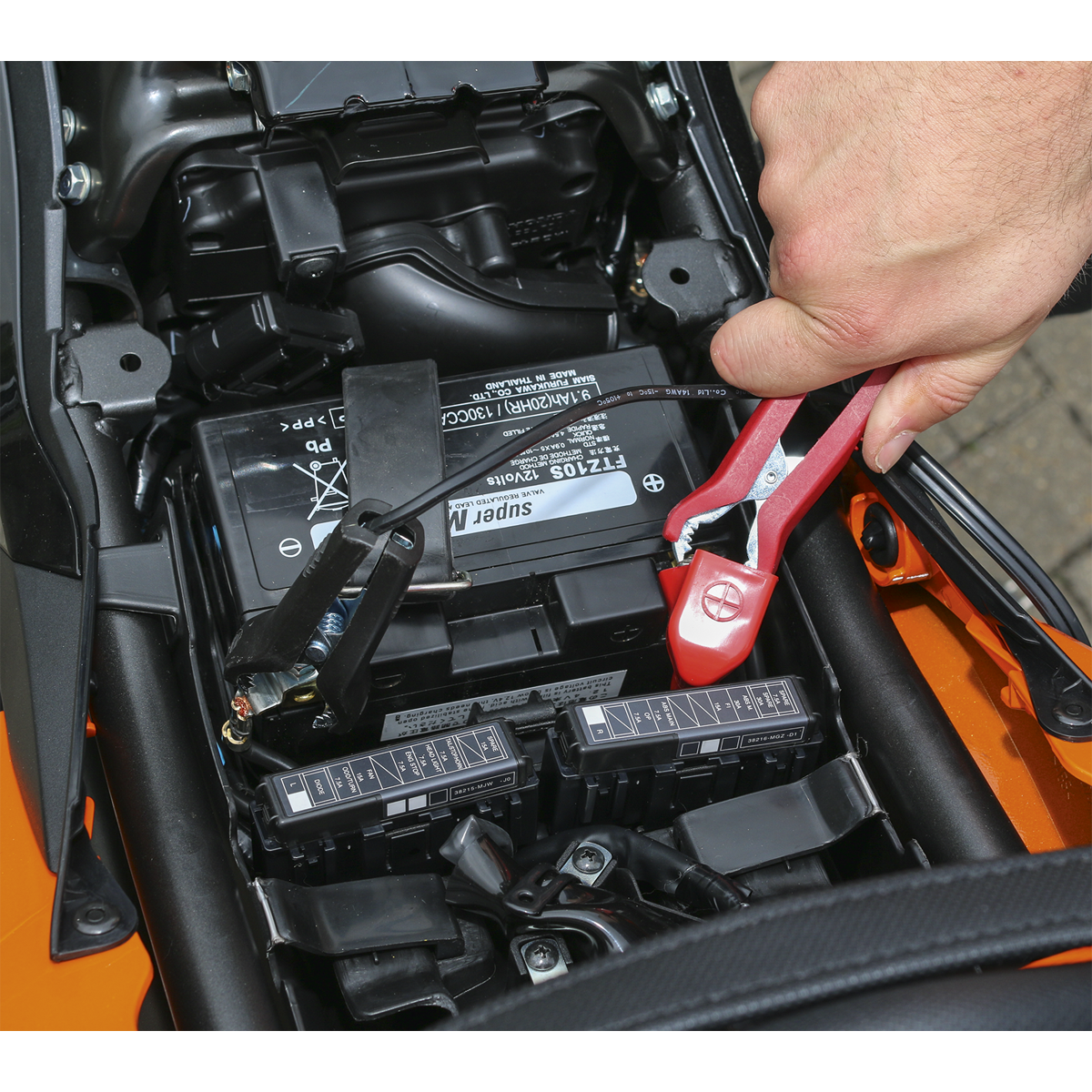 12V Intelligent Speed Charge Battery Charger/Maintainer 10A