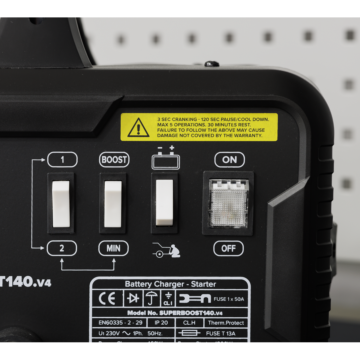 12/24V Starter/Charger 140/21A 230V