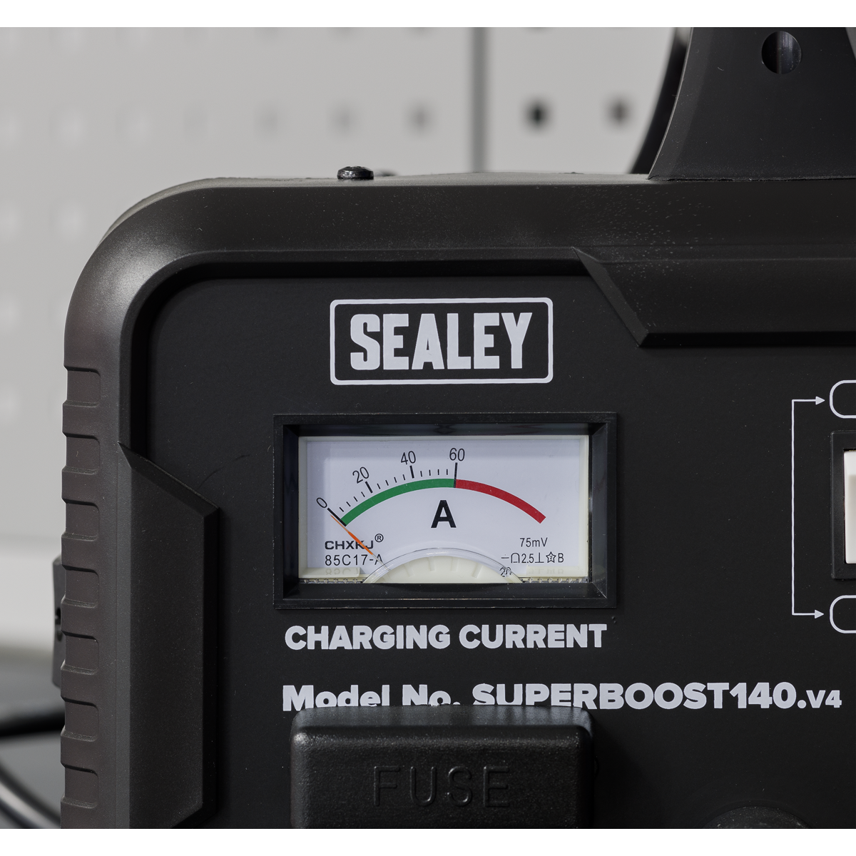 12/24V Starter/Charger 140/21A 230V