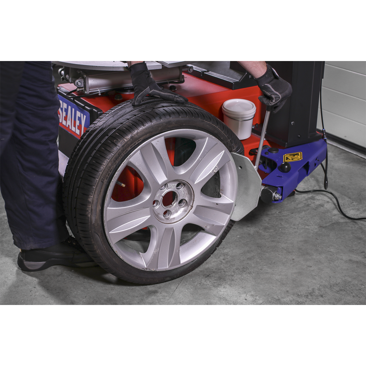 Automatic Tyre Changer