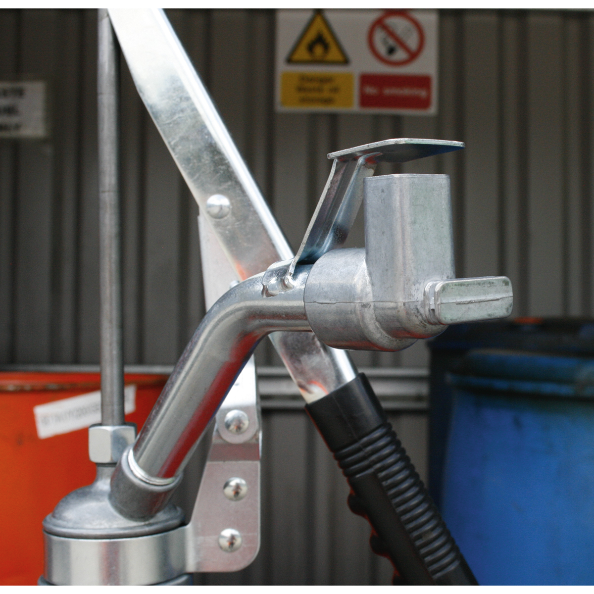 Heavy-Duty Lever Pump with Swivel Handle