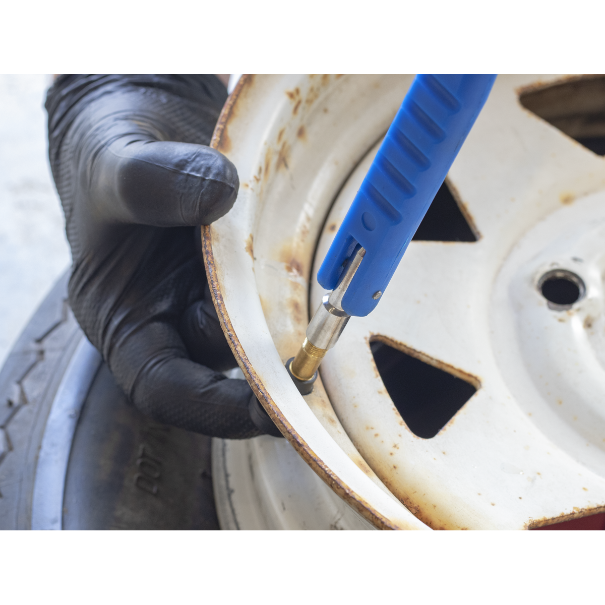 Alloy Rim Tyre Valve Installer