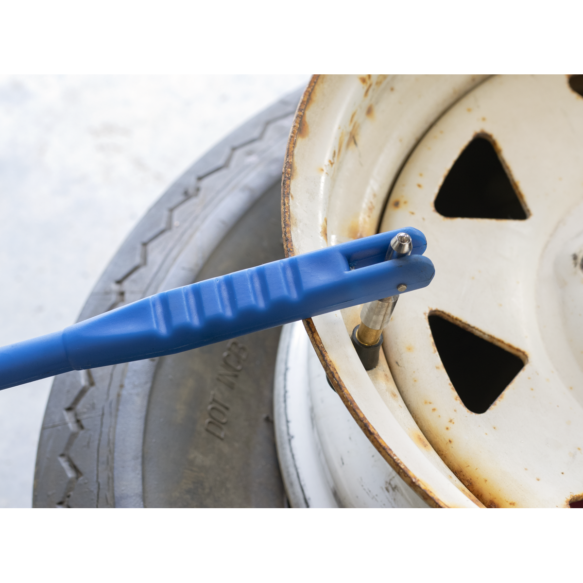 Alloy Rim Tyre Valve Installer