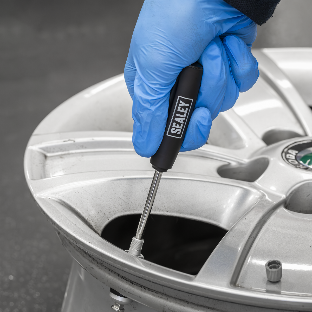 Torque Limited Tyre Valve Tool