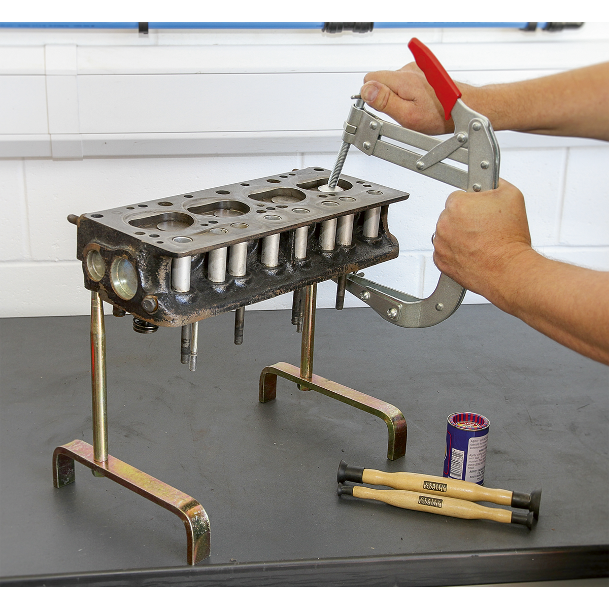 Cylinder Head Stands