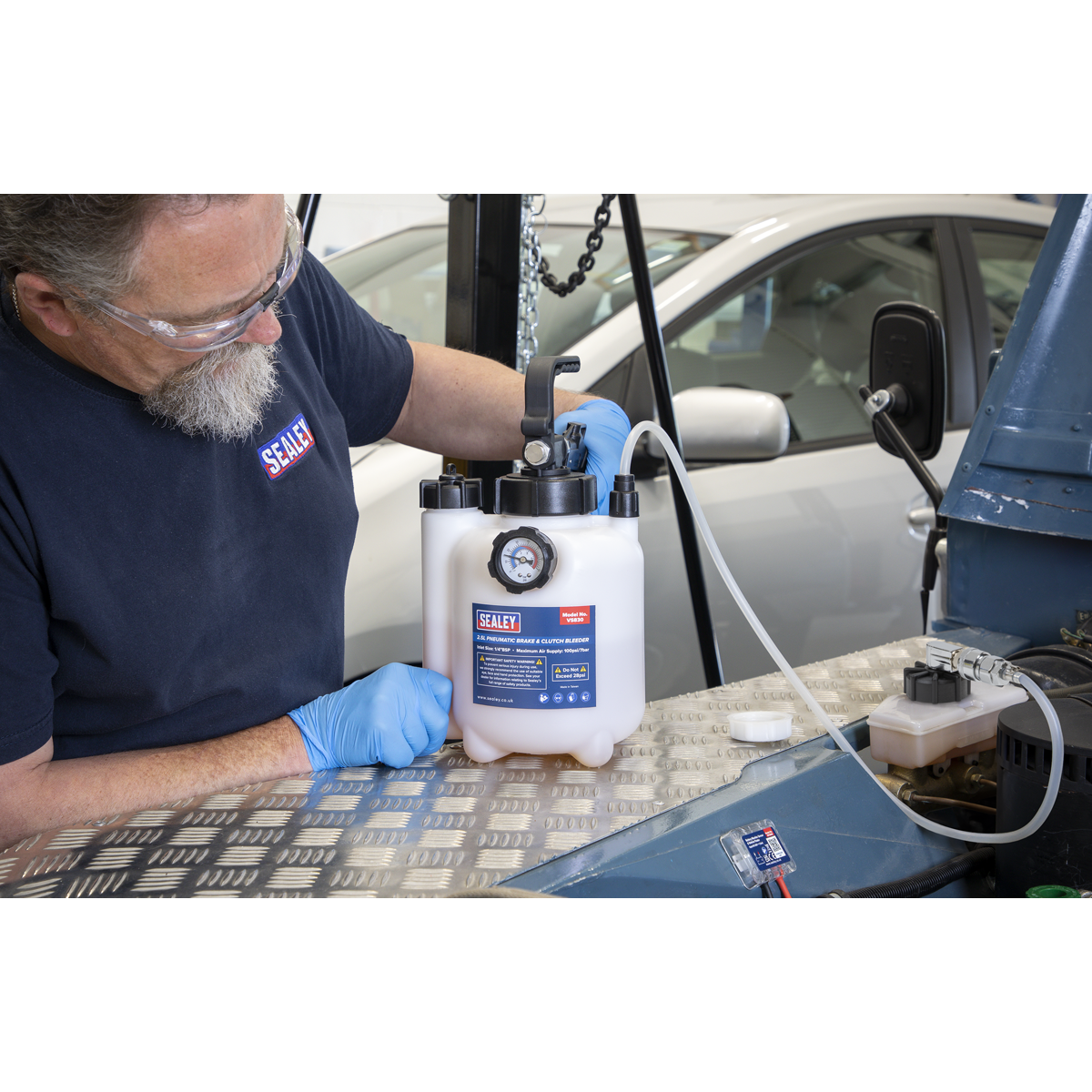 Pneumatic Brake & Clutch Bleeder 2.5L