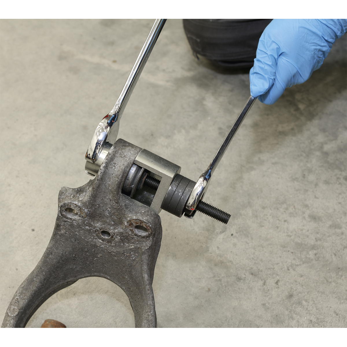 Front Pivot Arm Bush Tool for Peugeot 407/508, Citroen C5/C6