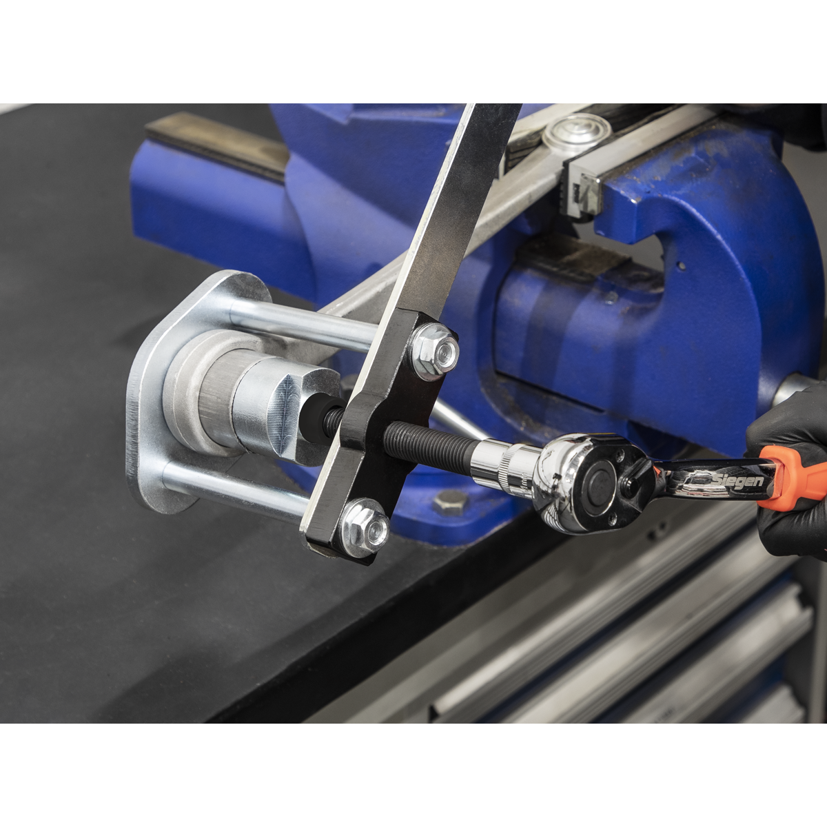 Front Upper Control Arm Bush Tool for VAG