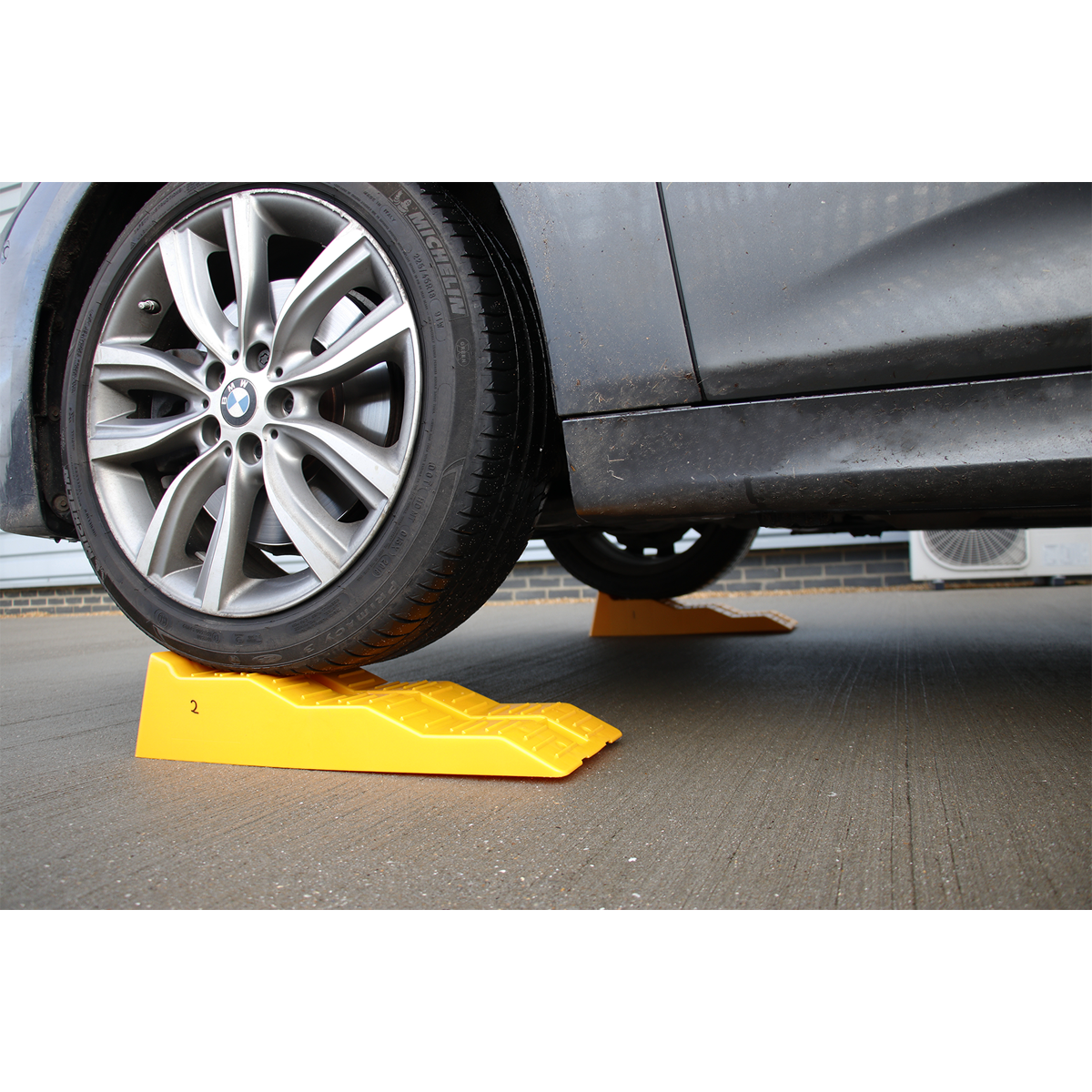 Levelling Ramps - 3-Stage 2.5 Tonne Capacity per Ramp 5 Tonne Capacity per Pair