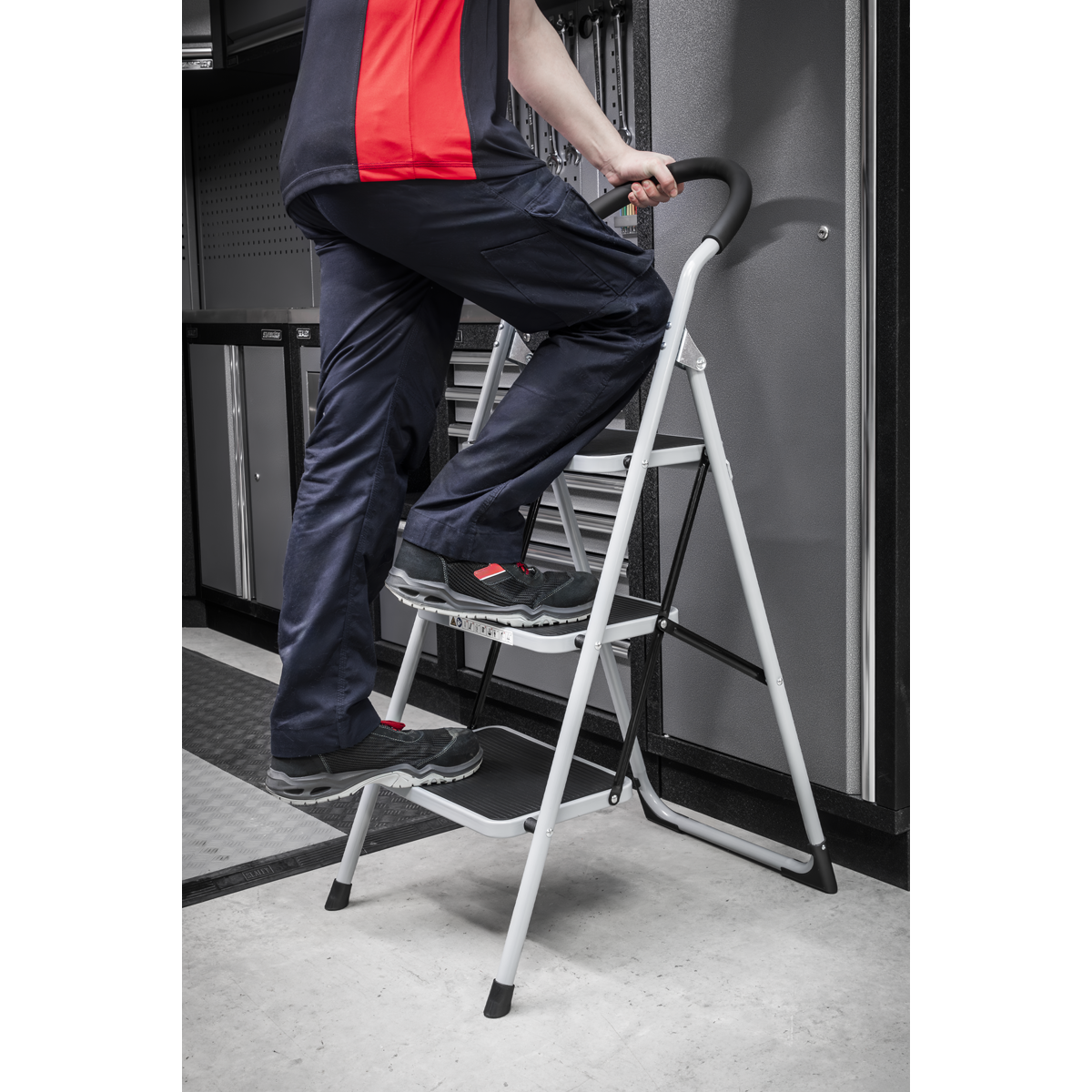 Step Stool 3-Tread 150kg Capacity - BS EN 14183
