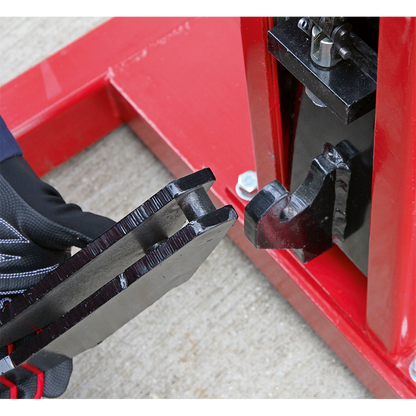 Air/Hydraulic Vehicle Lift with Foot Pedal 1.5 Tonne
