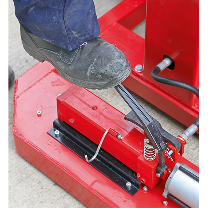 Air/Hydraulic Vehicle Lift with Foot Pedal 1.5 Tonne