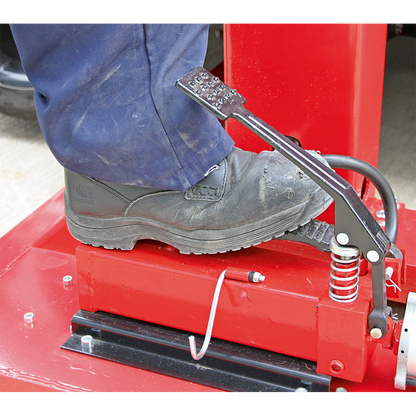 Air/Hydraulic Vehicle Lift with Foot Pedal 1.5 Tonne