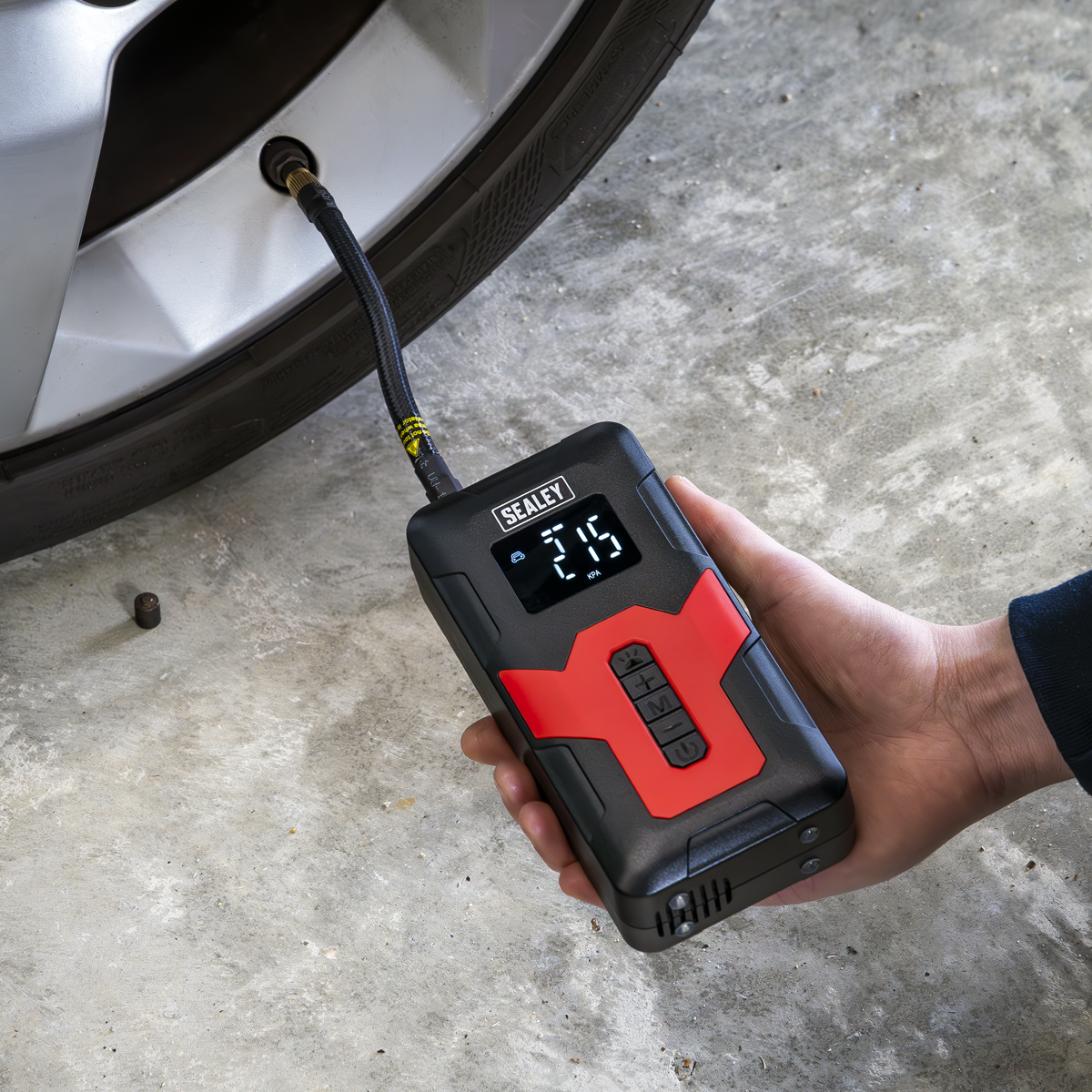 Rechargeable Tyre Inflator & Power Bank with Worklight 12V