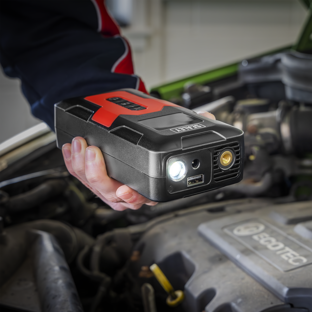 Rechargeable Tyre Inflator & Power Bank with Worklight 12V
