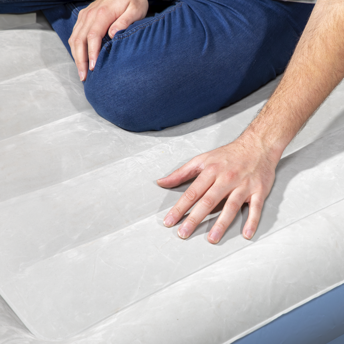 Dellonda Raised Air Bed with Built-in Electric Pump & Storage Bag