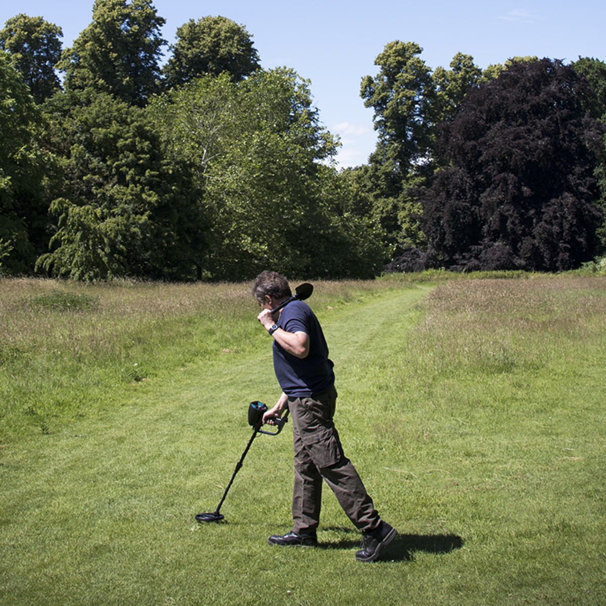 Dellonda Lightweight Metal Detector with High Accuracy Pinpoint Function