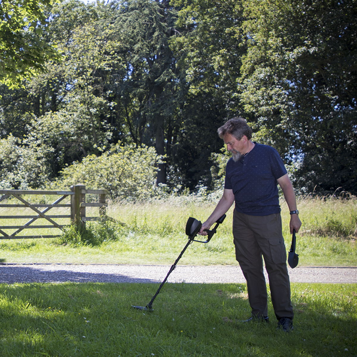 Dellonda Lightweight Metal Detector with High Accuracy Pinpoint Function