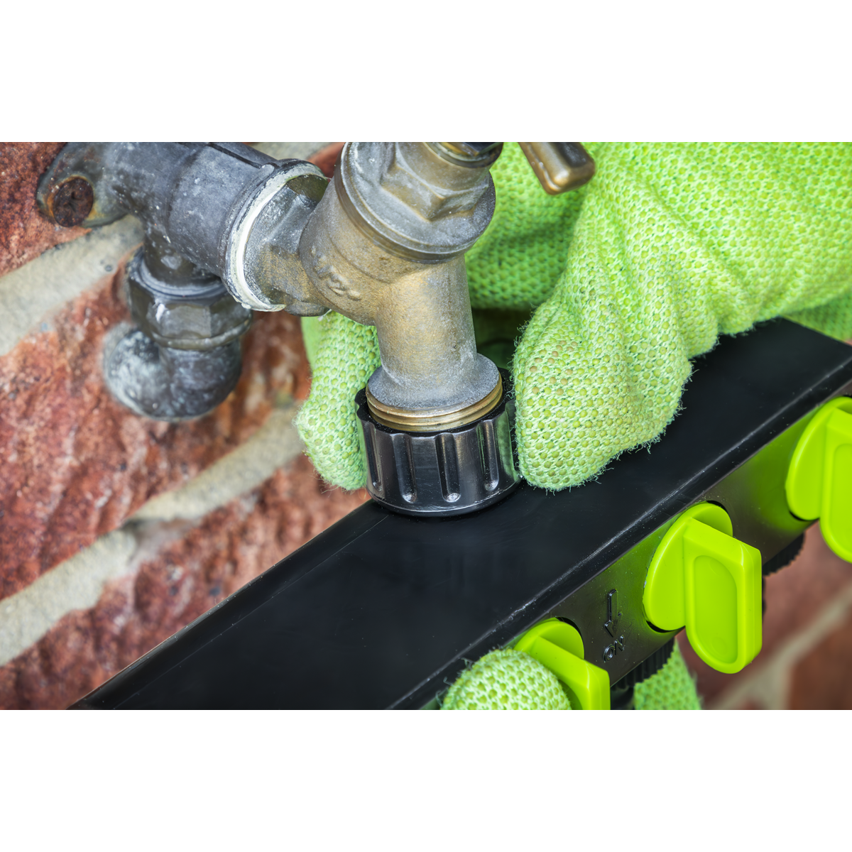 4-Way Garden Water Distributor