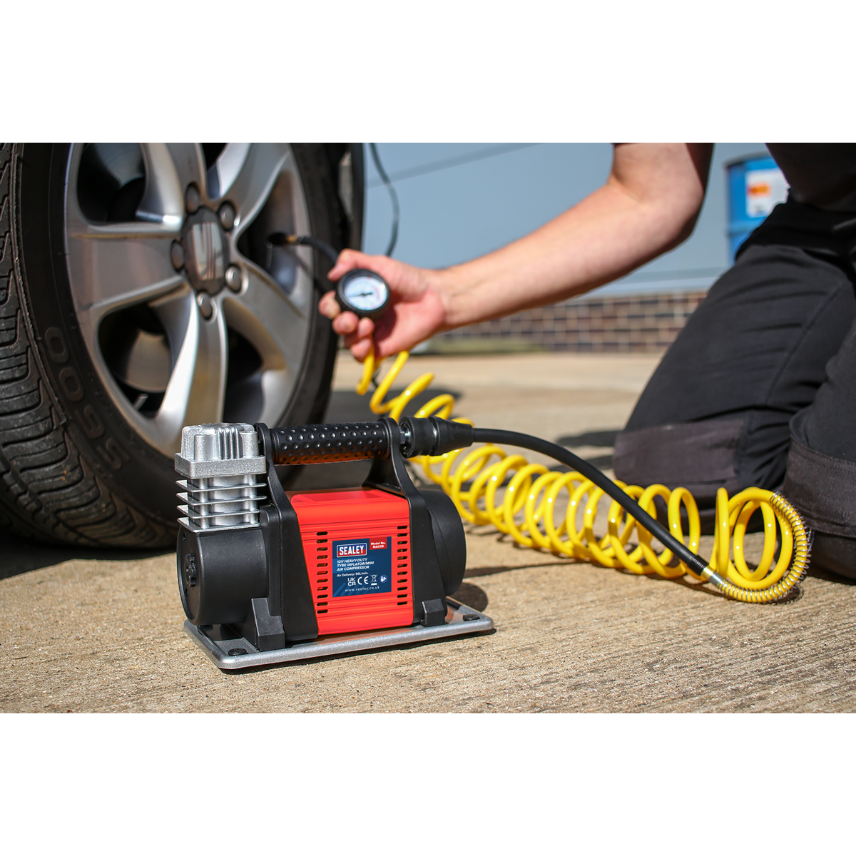 Heavy-Duty Tyre Inflator/Mini Air Compressor 12V