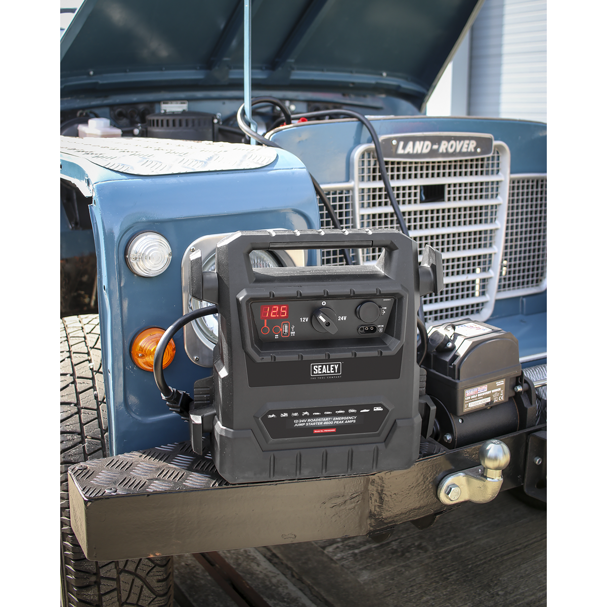 12/24V RoadStart® Emergency Jump Starter 4600 Peak Amps - DEKRA Approved