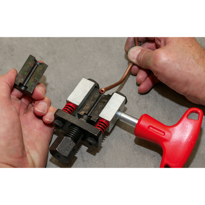 On-Vehicle Brake Pipe Flaring Tool