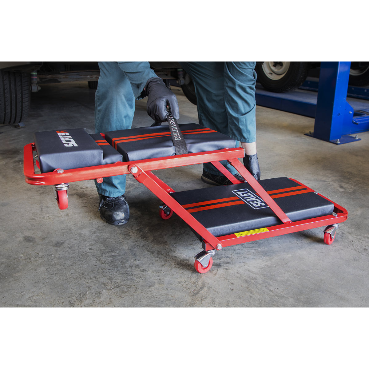 Steel Creeper/Seat with 7 Wheels & Adjustable Head Rest
